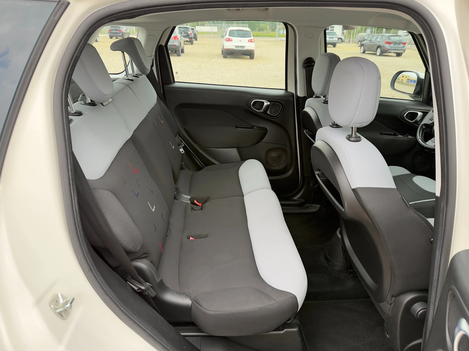 Fiat 500L 1.6 Multijet Навигация/Камера/Темпомат/Лизинг, снимка 11 - Автомобили и джипове - 53214147