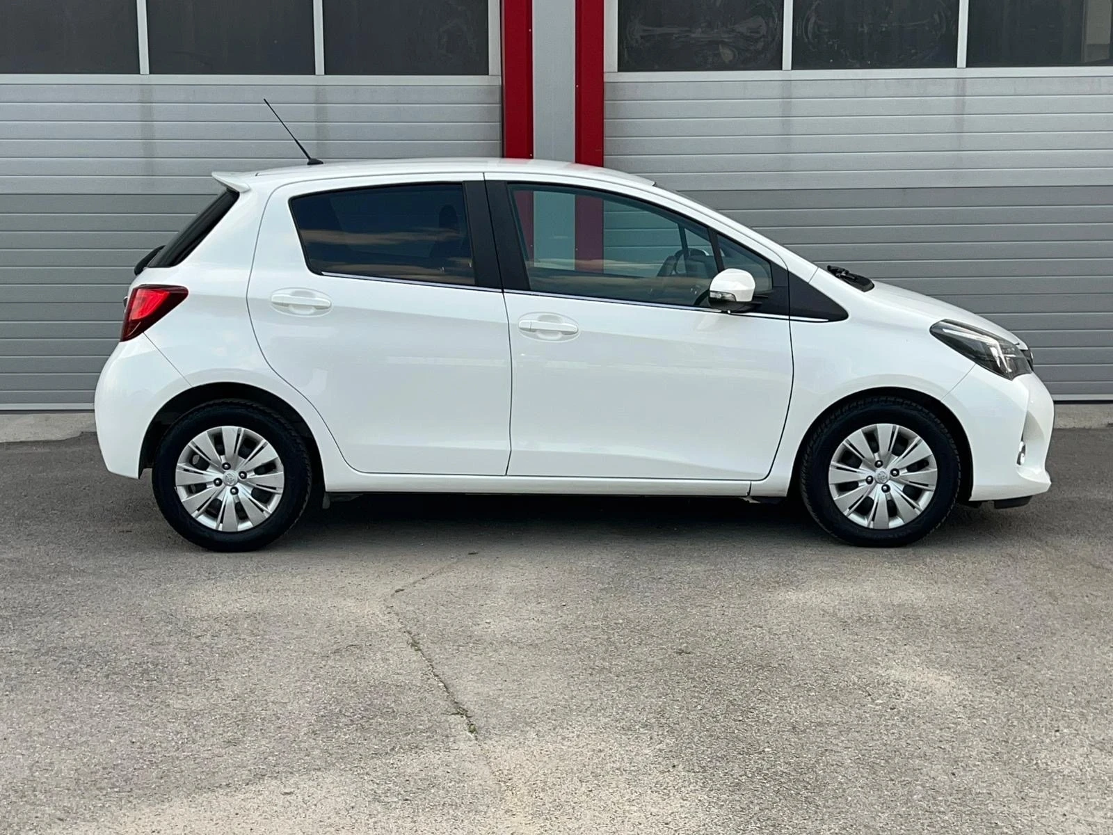 Toyota Yaris 1.4D-4D NAVI KAMERA KLIMATIK 6-СКОРОСТИ EVRO 5B , снимка 7 - Автомобили и джипове - 54179348