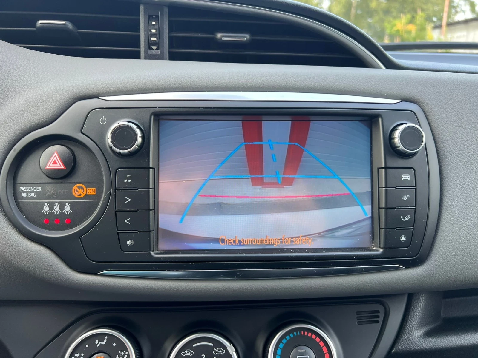 Toyota Yaris 1.4D-4D NAVI KAMERA KLIMATIK 6-СКОРОСТИ EVRO 5B , снимка 16 - Автомобили и джипове - 54179348