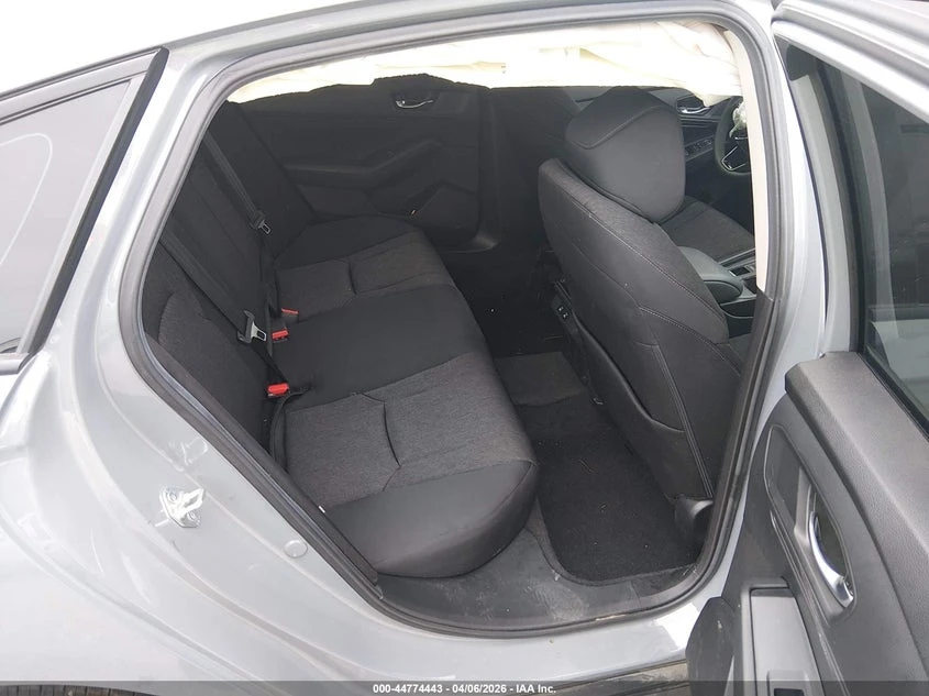 Honda Accord 1.5l Se, снимка 8 - Автомобили и джипове - 54424647