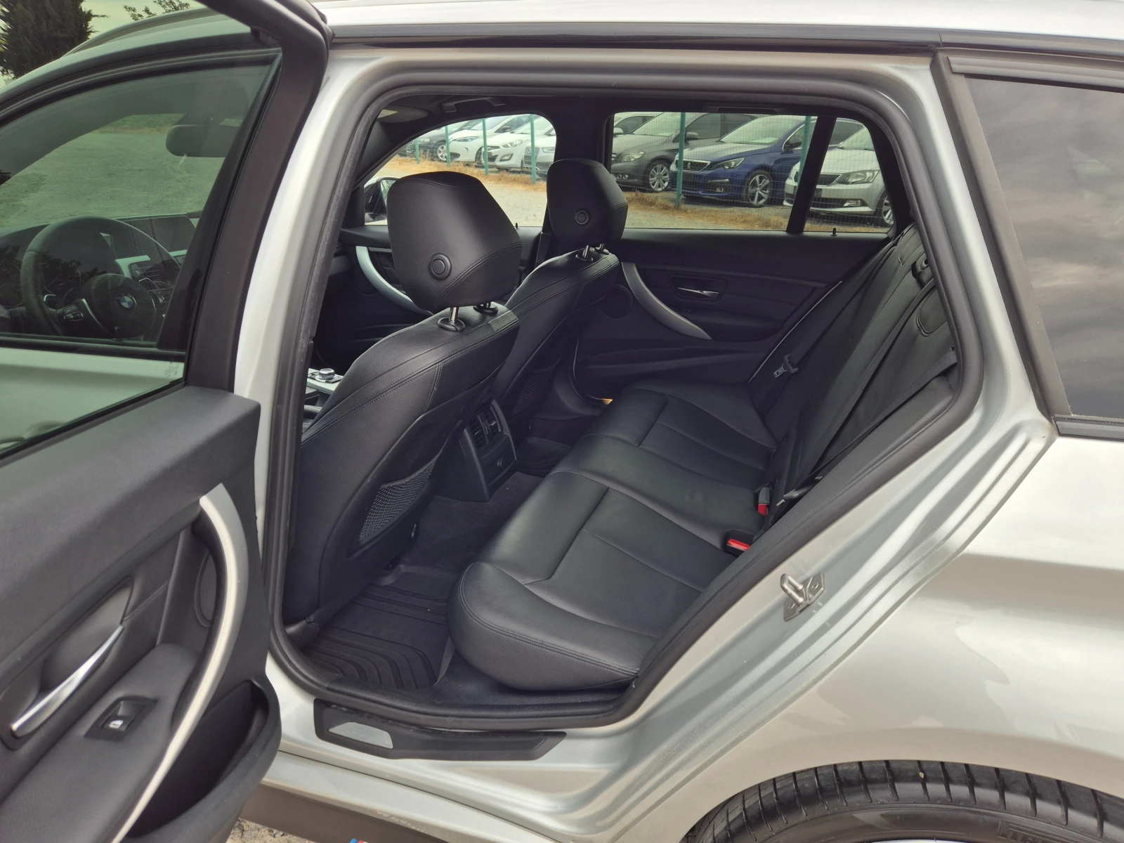 BMW 320 d XDrive M-Pack, снимка 13 - Автомобили и джипове - 54461245