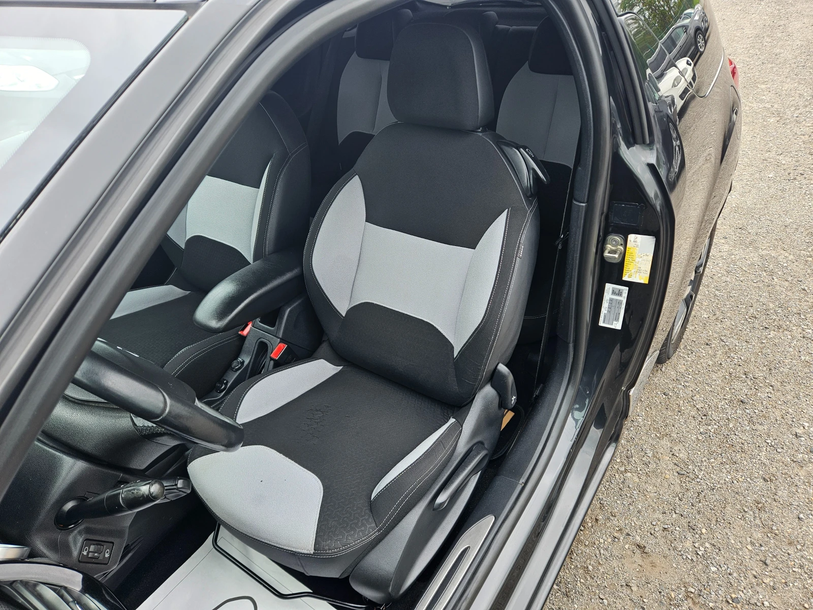 Citroen DS3 1.4HDI ПЕРФЕКТЕН, снимка 12 - Автомобили и джипове - 54595513