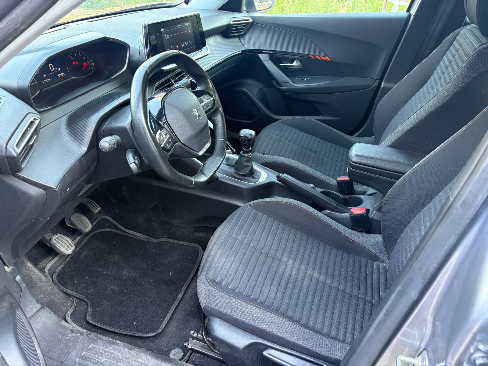 Peugeot 2008 1.2Turbo 71000 km, снимка 10 - Автомобили и джипове - 55080662