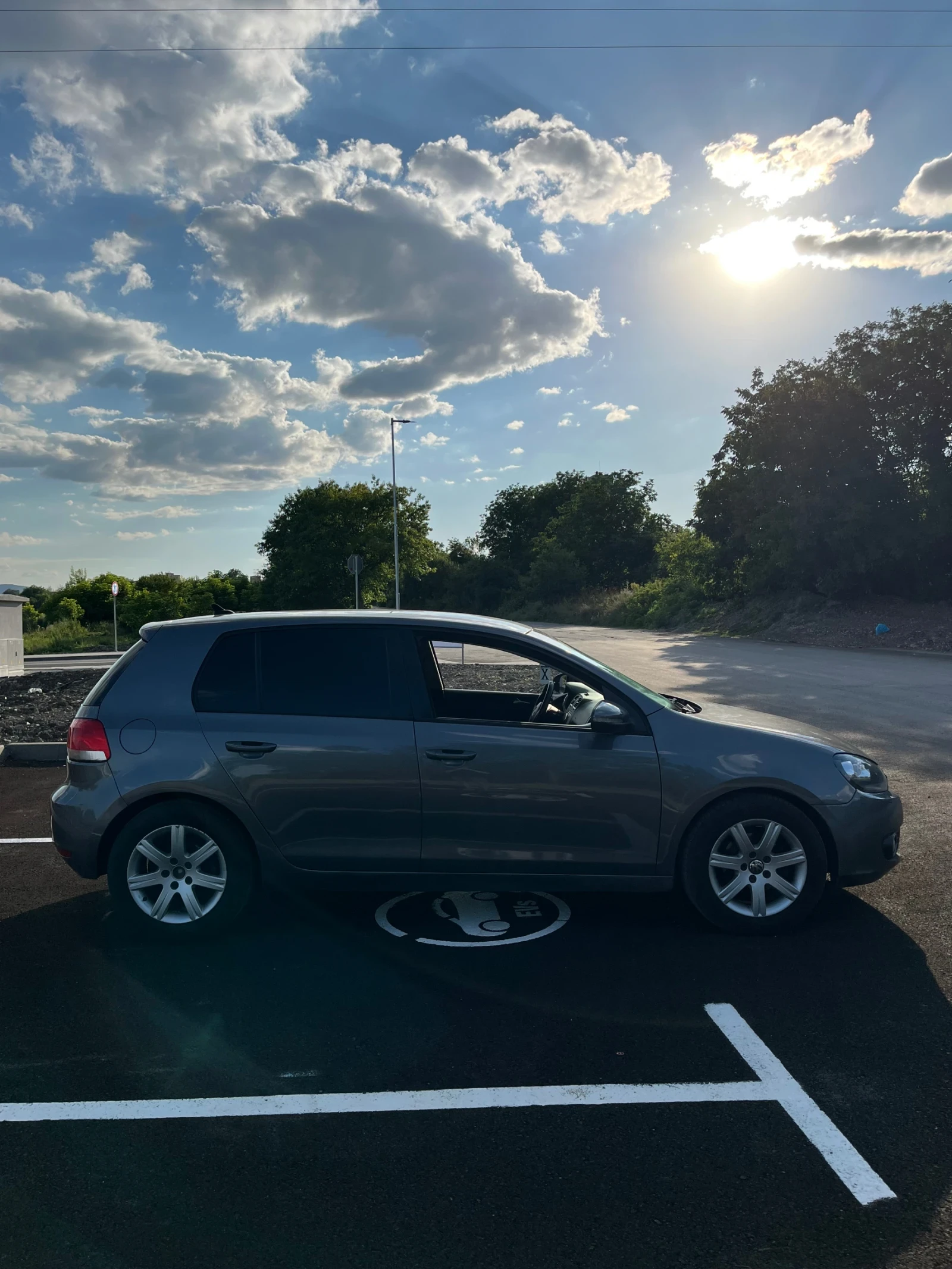 VW Golf 1.6TDI, снимка 3 - Автомобили и джипове - 55236048