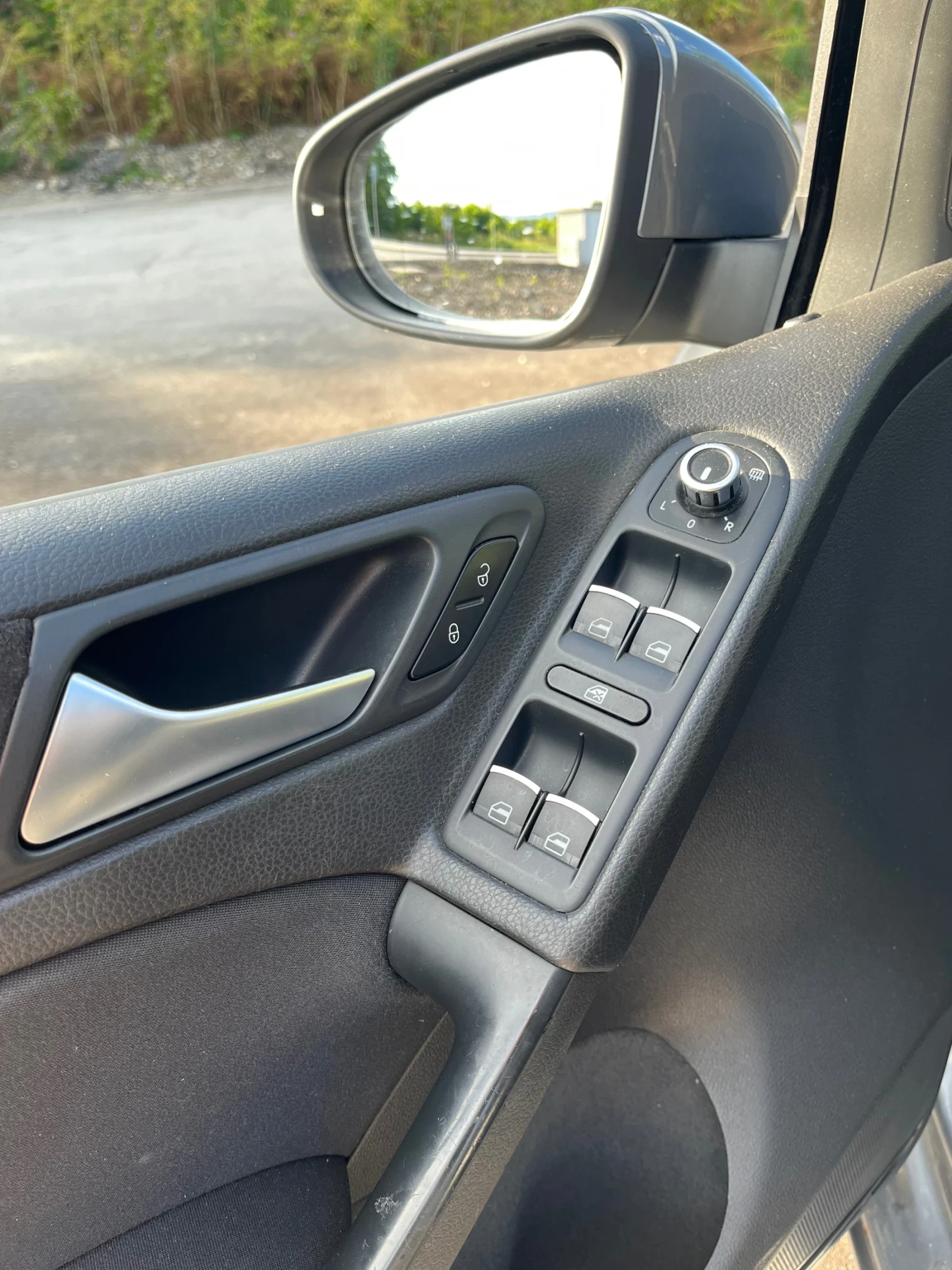 VW Golf 1.6TDI, снимка 6 - Автомобили и джипове - 55236048