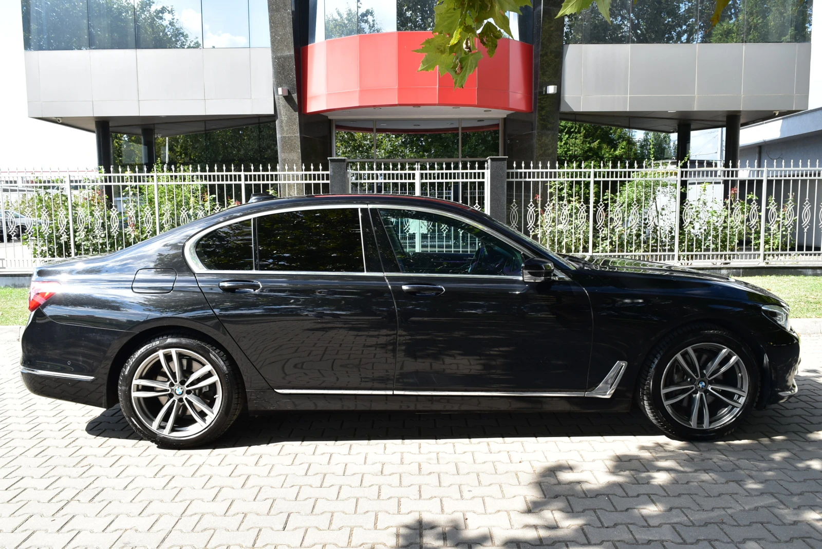 BMW 740 d xDrive* SoftCl* 360* DisplayKey* , снимка 6 - Автомобили и джипове - 55406457