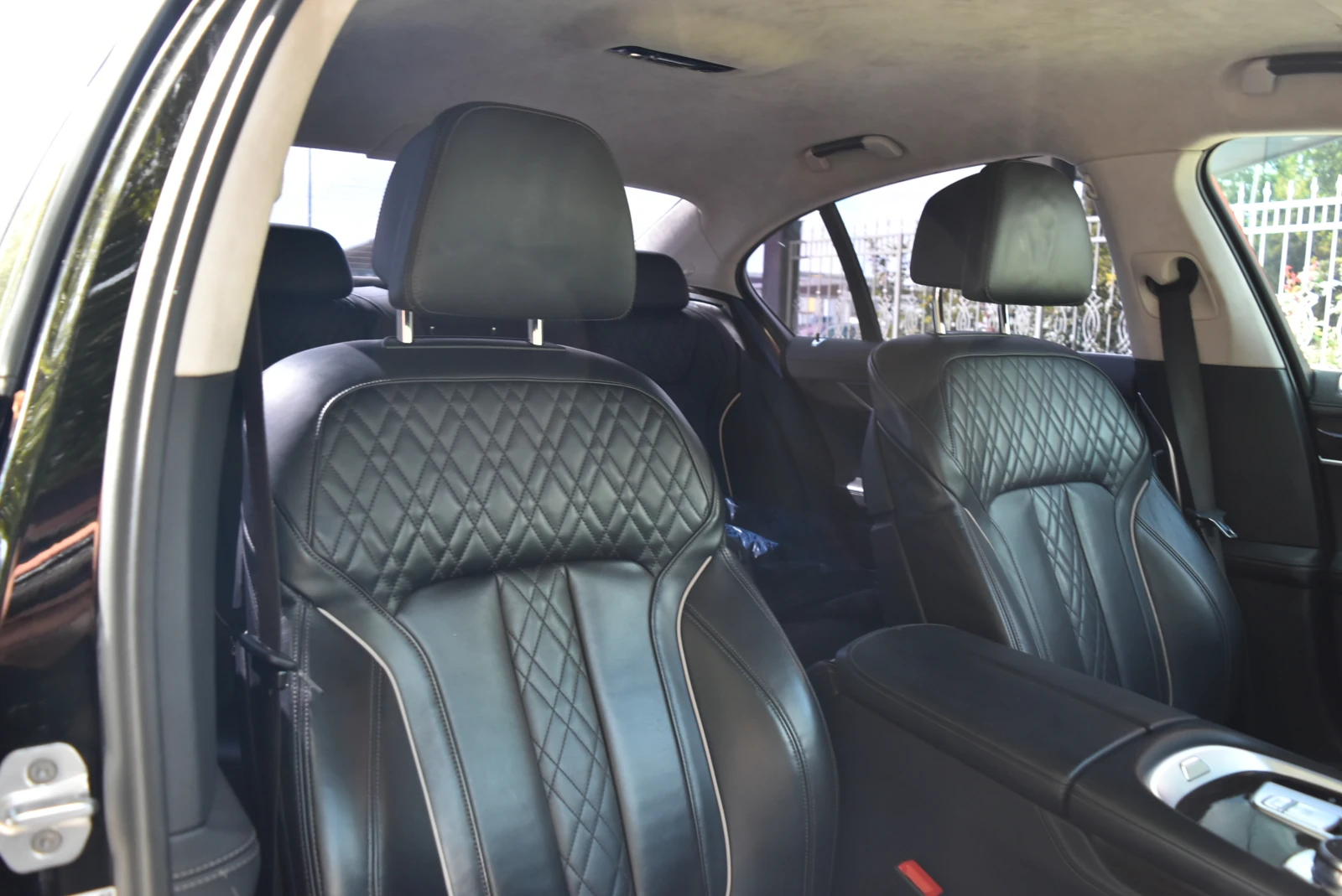 BMW 740 d xDrive* SoftCl* 360* DisplayKey* , снимка 12 - Автомобили и джипове - 55406457