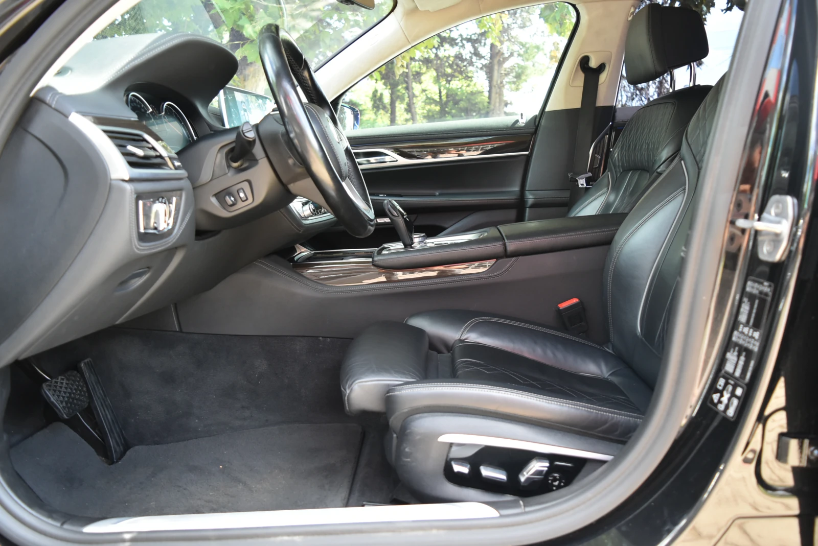 BMW 740 d xDrive* SoftCl* 360* DisplayKey* , снимка 14 - Автомобили и джипове - 55406457