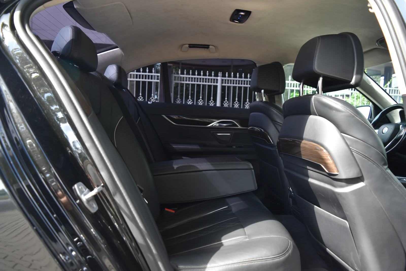 BMW 740 d xDrive* SoftCl* 360* DisplayKey* , снимка 11 - Автомобили и джипове - 55406457