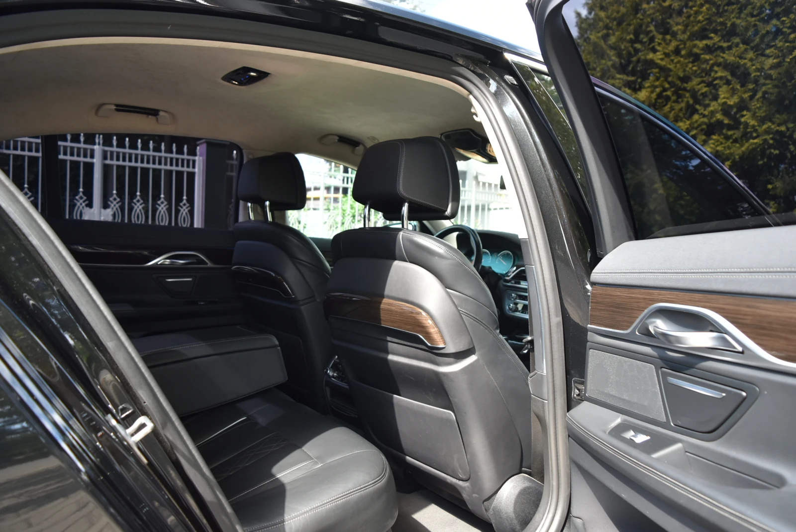 BMW 740 d xDrive* SoftCl* 360* DisplayKey* , снимка 10 - Автомобили и джипове - 55406457