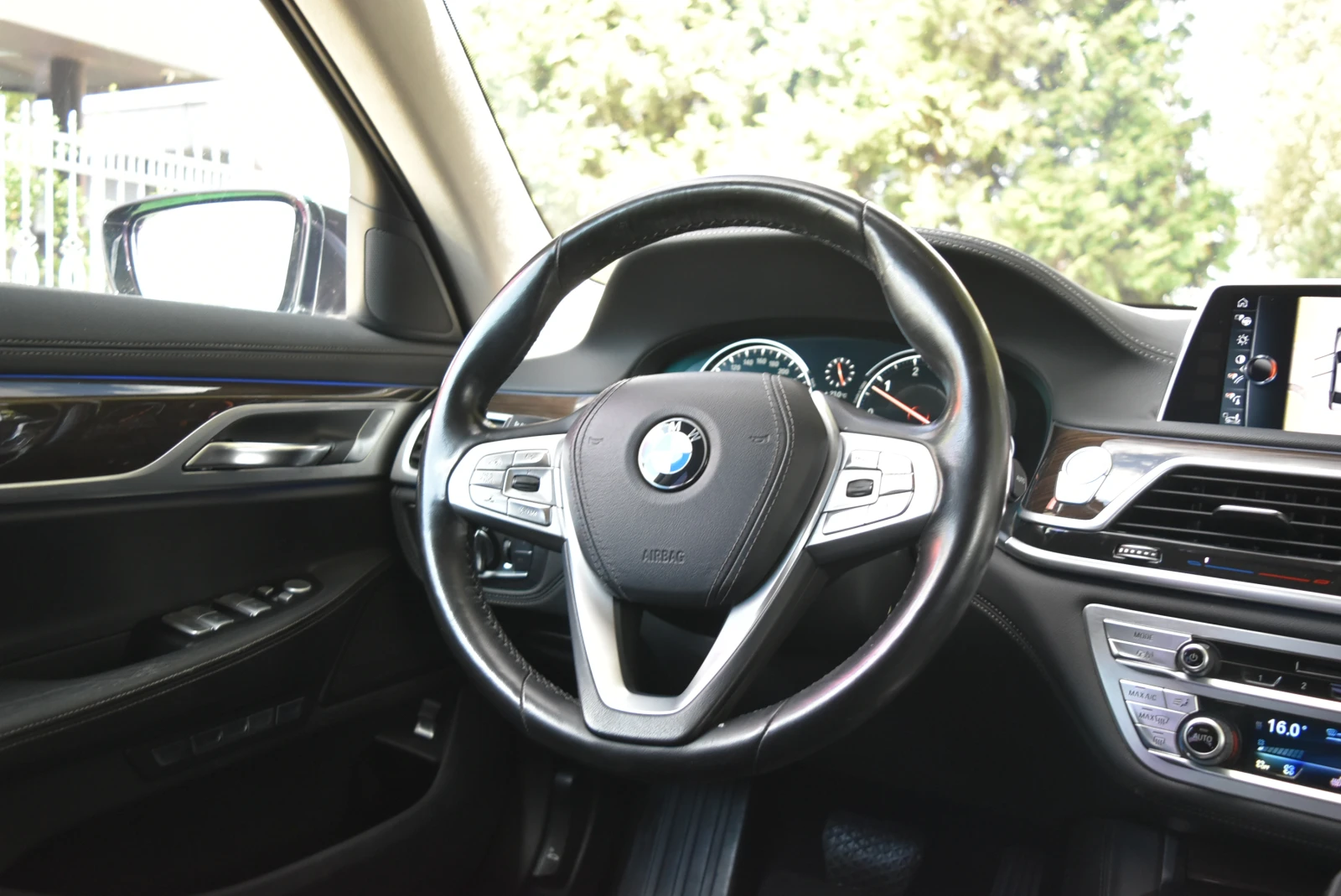 BMW 740 d xDrive* SoftCl* 360* DisplayKey* , снимка 17 - Автомобили и джипове - 55406457