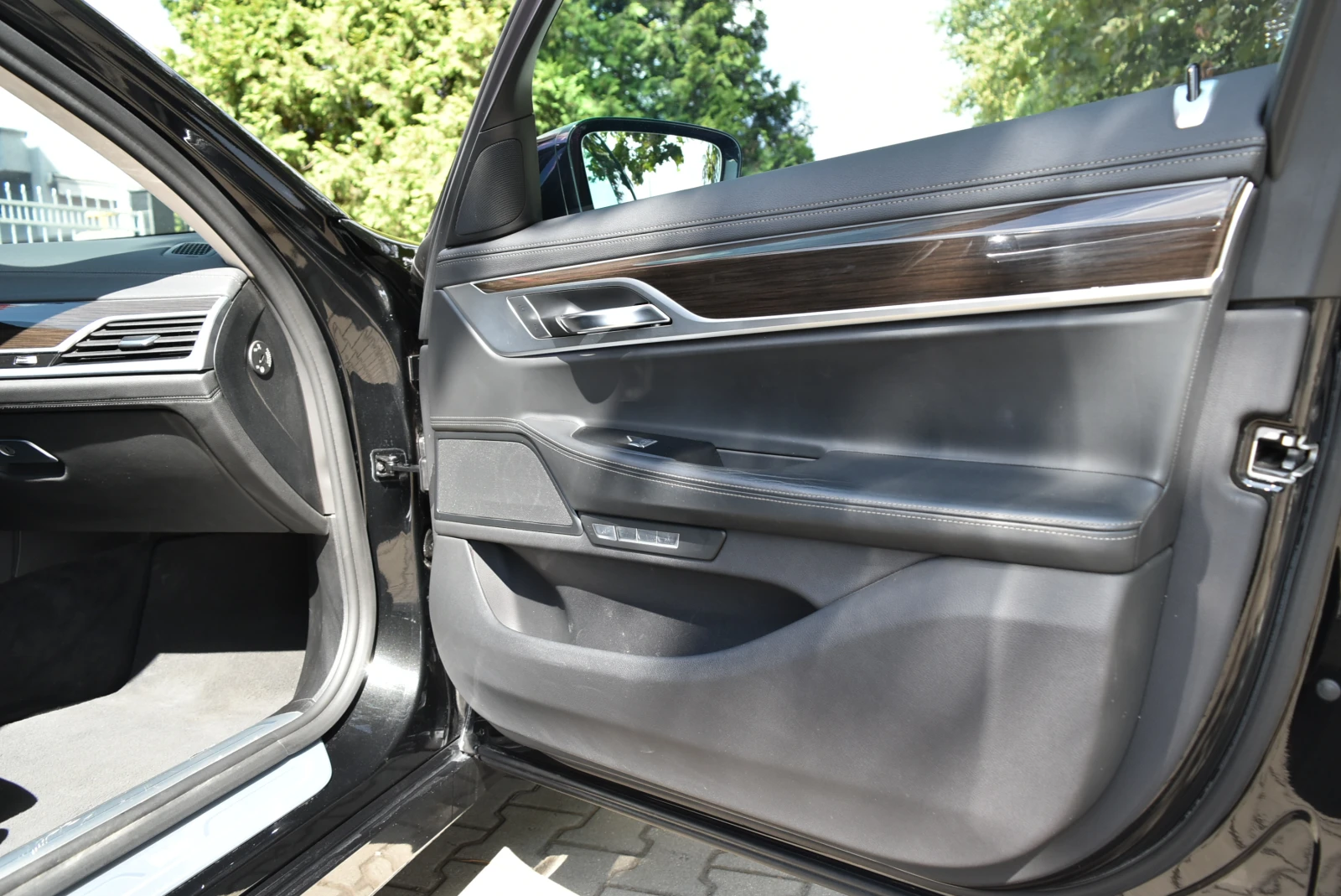 BMW 740 d xDrive* SoftCl* 360* DisplayKey* , снимка 8 - Автомобили и джипове - 55406457