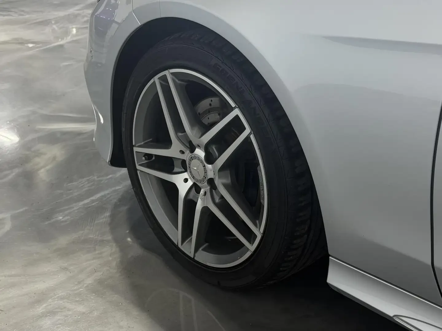 Mercedes-Benz E 400 AMG PKG/HARMAN KARDON/ОБДУХВАНЕ/LED/360/, снимка 4 - Автомобили и джипове - 56255964
