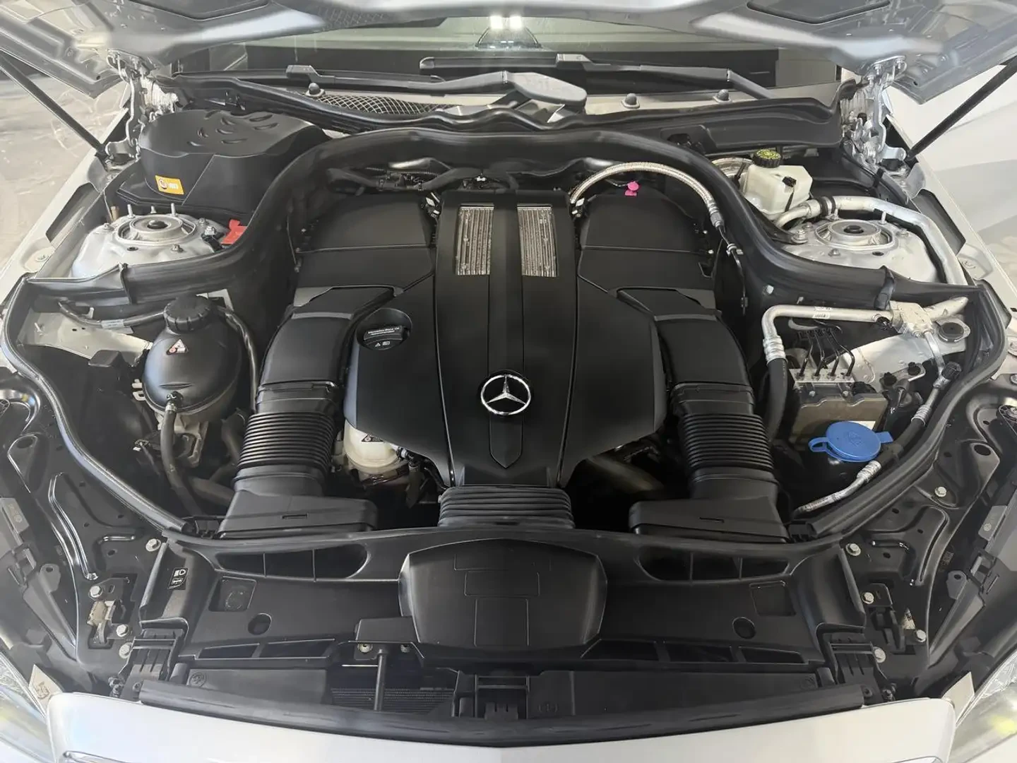 Mercedes-Benz E 400 AMG PKG/HARMAN KARDON/ОБДУХВАНЕ/LED/360/, снимка 17 - Автомобили и джипове - 56255964