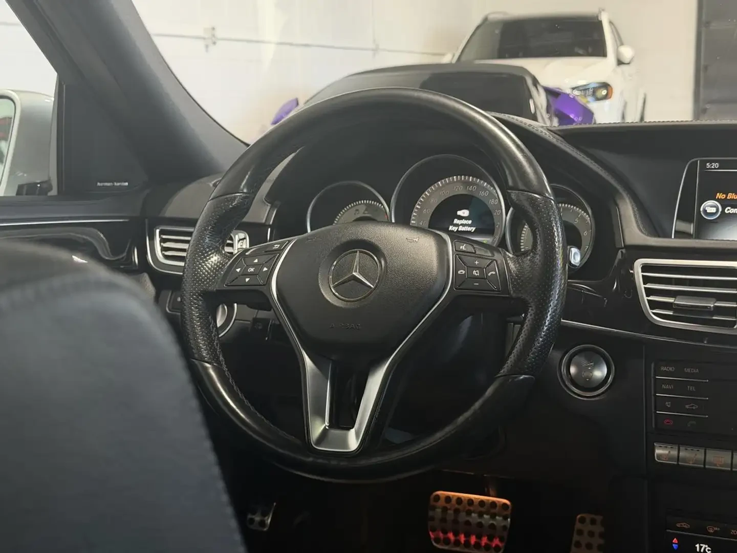 Mercedes-Benz E 400 AMG PKG/HARMAN KARDON/ОБДУХВАНЕ/LED/360/, снимка 8 - Автомобили и джипове - 56255964