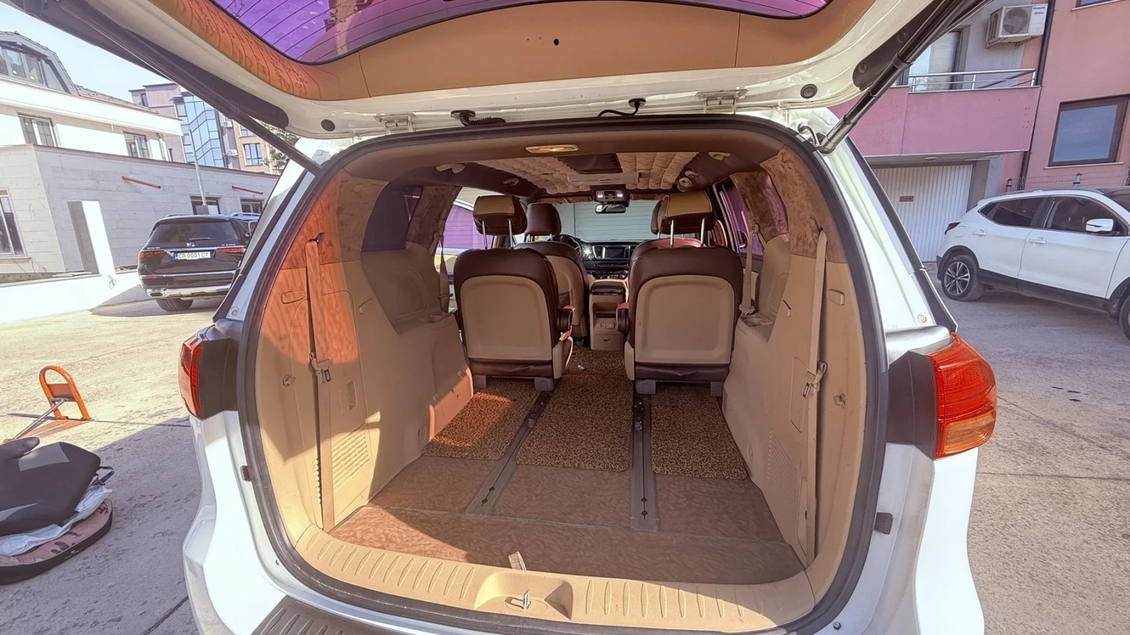 Kia Carnival 2.2 CRDi FULL TOP, снимка 11 - Автомобили и джипове - 56410147