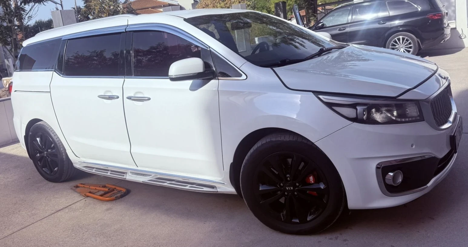 Kia Carnival 2.2 CRDi FULL TOP, снимка 3 - Автомобили и джипове - 56410147