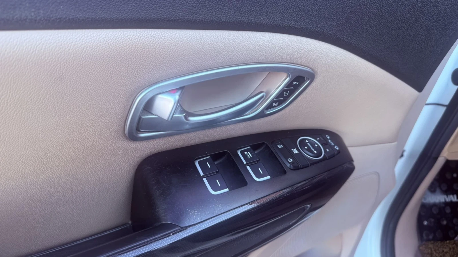 Kia Carnival 2.2 CRDi FULL TOP, снимка 16 - Автомобили и джипове - 56410147