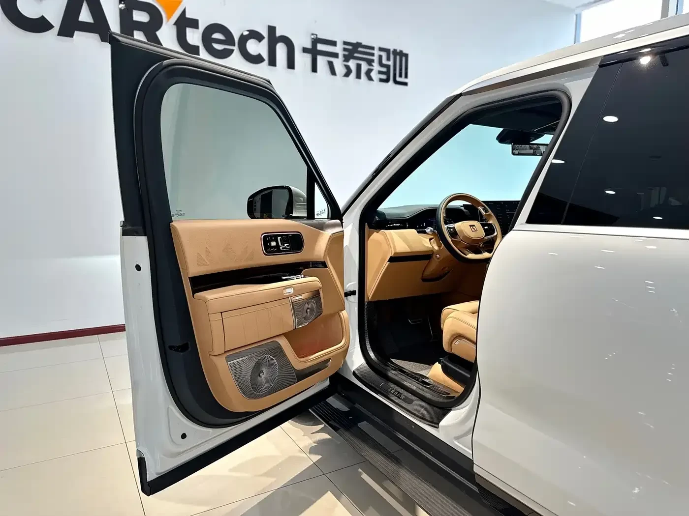 Zeekr 9X, снимка 8 - Автомобили и джипове - 56567027