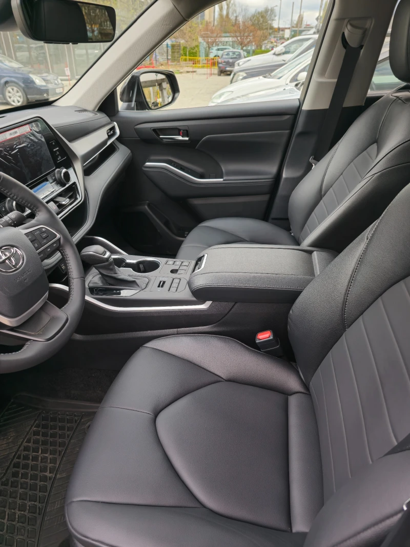 Toyota Highlander AWD - НОВА: 3200км, снимка 8 - Автомобили и джипове - 51246827