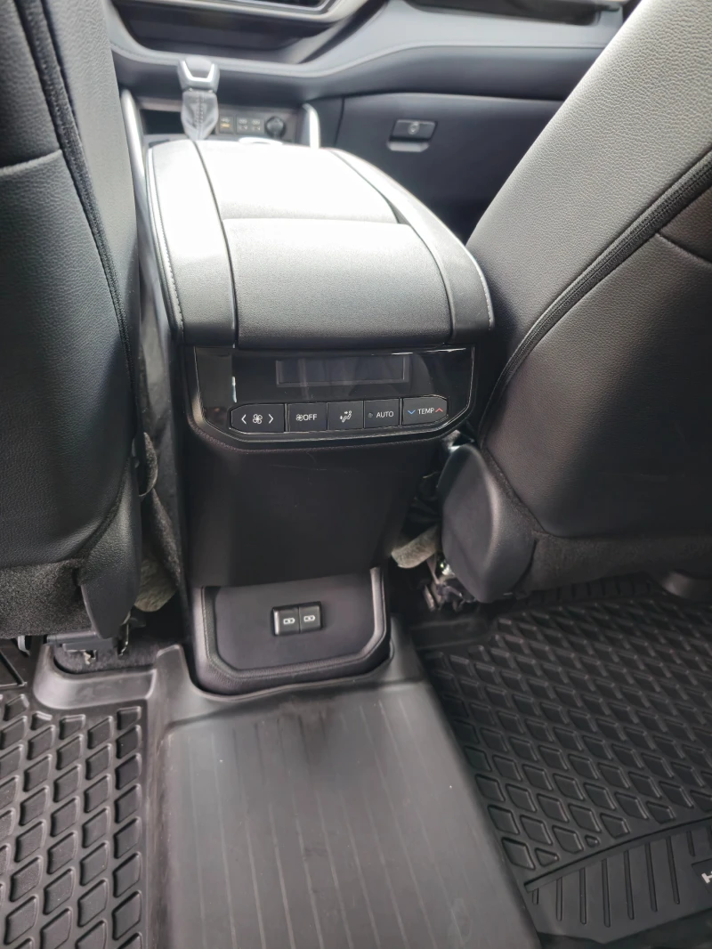 Toyota Highlander AWD - НОВА: 3200км, снимка 14 - Автомобили и джипове - 51246827