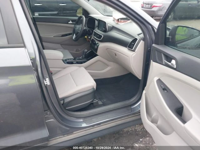 Hyundai Tucson SE 2.0L , снимка 9 - Автомобили и джипове - 48009213