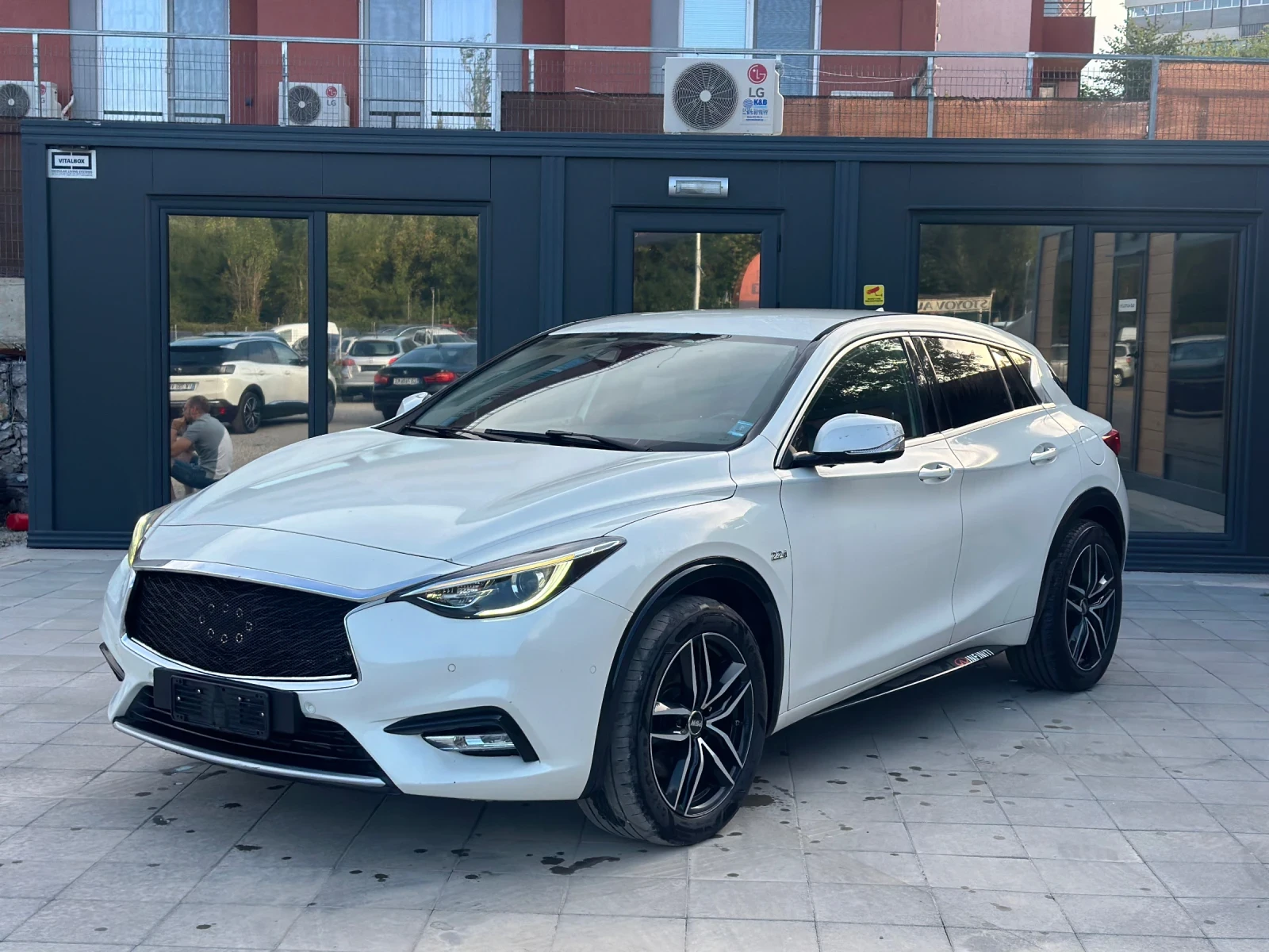 Infiniti Q30 2.2d - [1] 