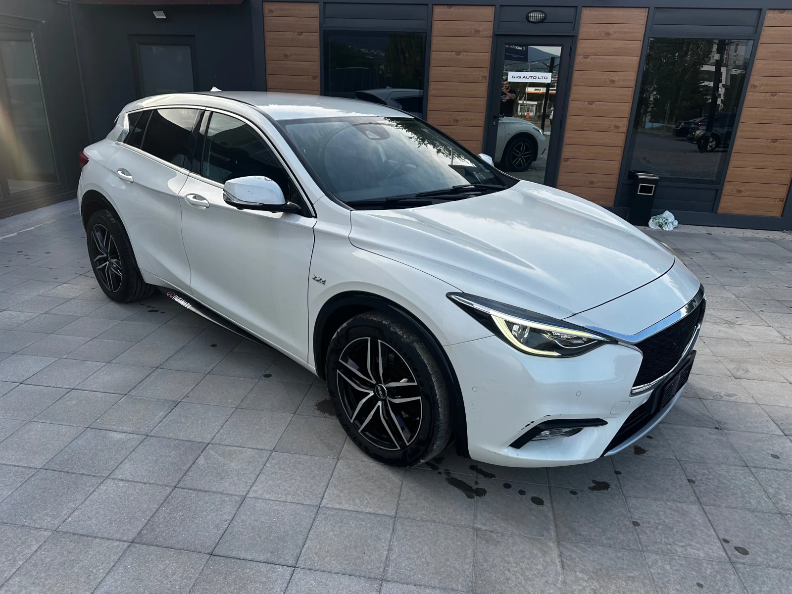 Infiniti Q30 2.2d - изображение 2