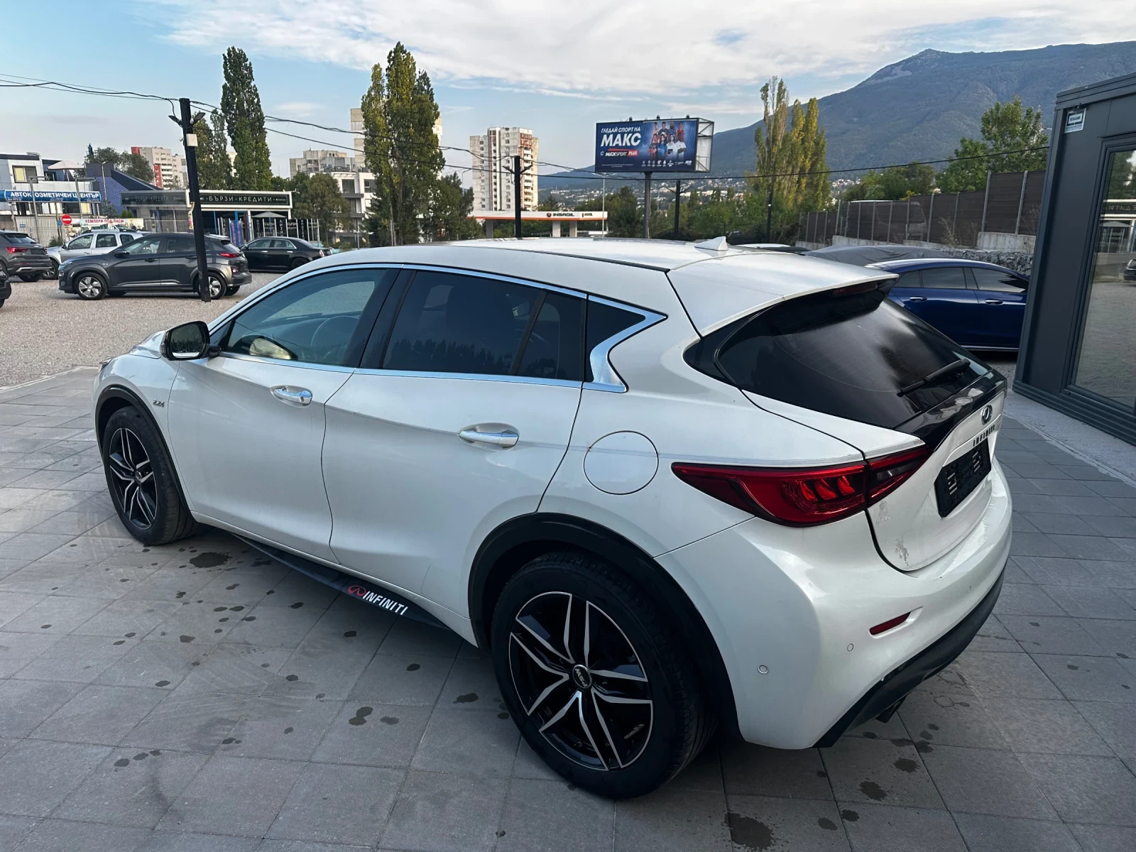 Infiniti Q30 2.2d - изображение 4