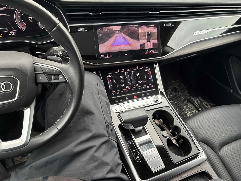 Audi Q8 * Technik * CARFAX * ДИСТРОНИК * 360 * ОБДУХВАНЕ - изображение 9