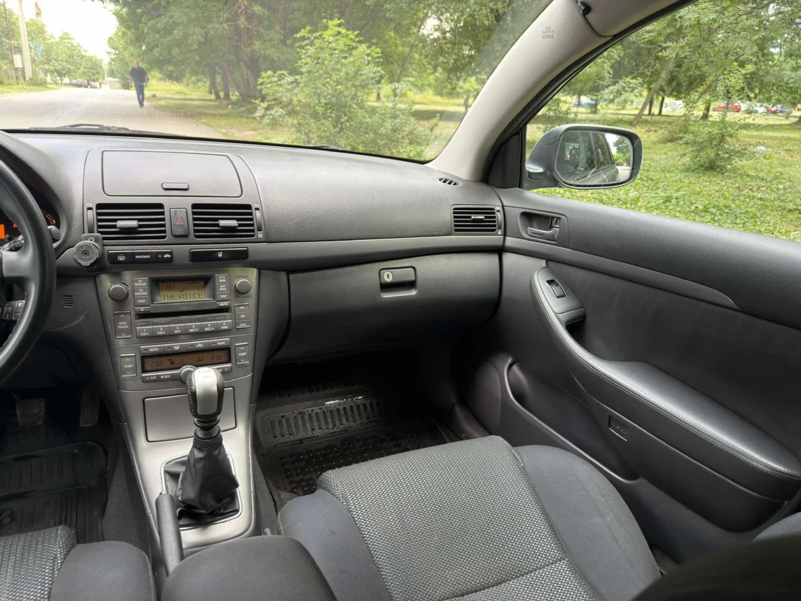 Toyota Avensis, снимка 14 - Автомобили и джипове - 54946132