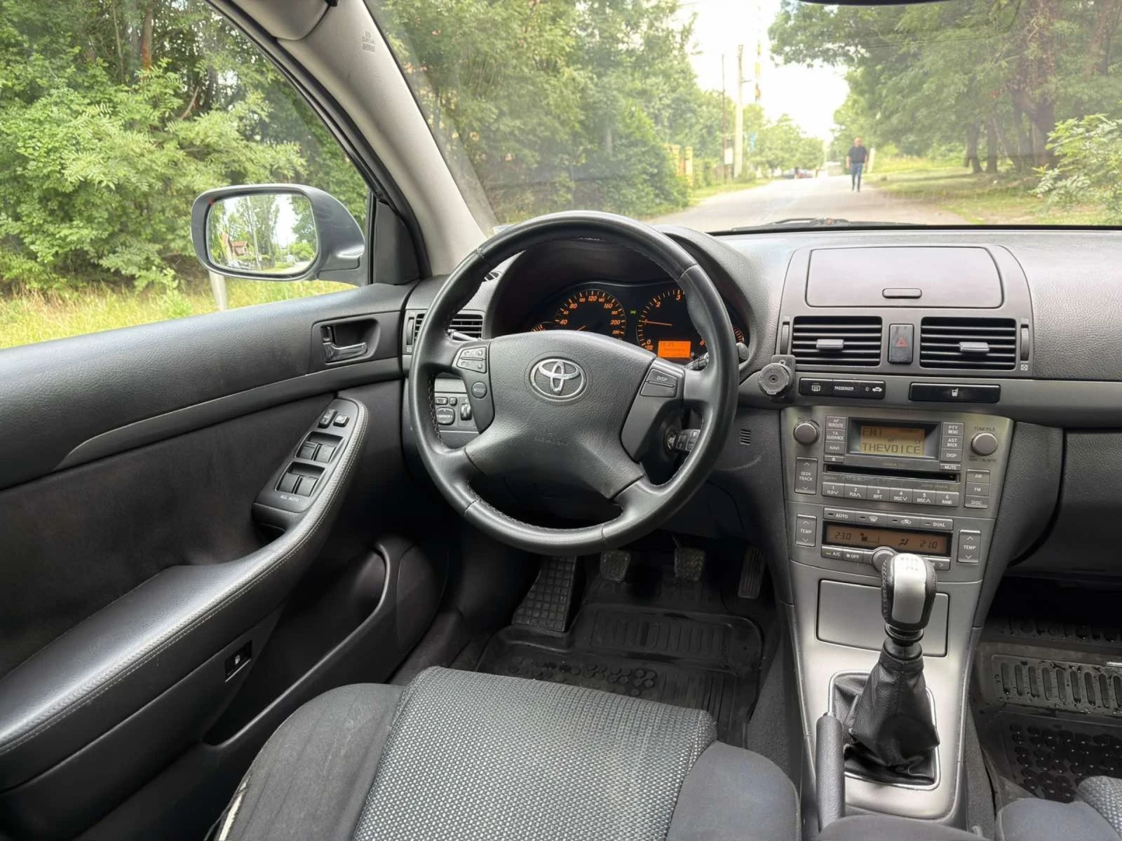 Toyota Avensis, снимка 12 - Автомобили и джипове - 54946132