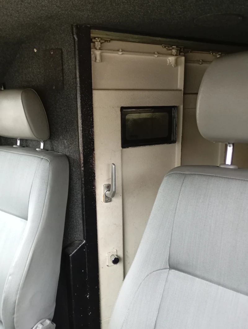 VW T5 Брониран , снимка 10 - Бусове и автобуси - 52407829