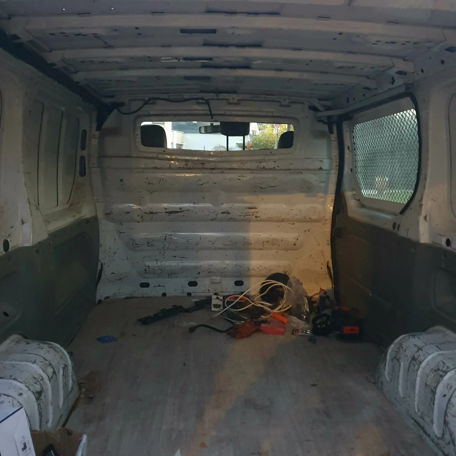 Renault Trafic 2.0 Dci 90, снимка 7 - Бусове и автобуси - 54973846