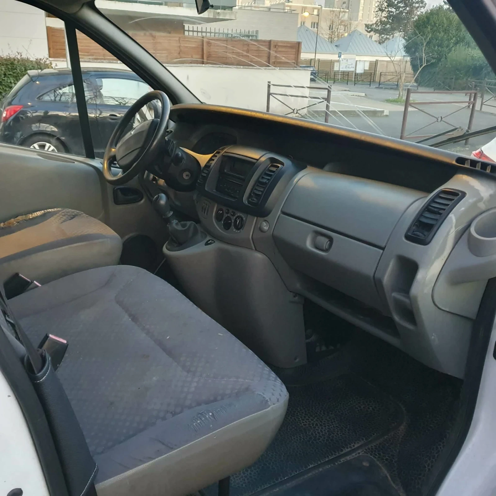 Renault Trafic 2.0 Dci 90, снимка 9 - Бусове и автобуси - 54973846