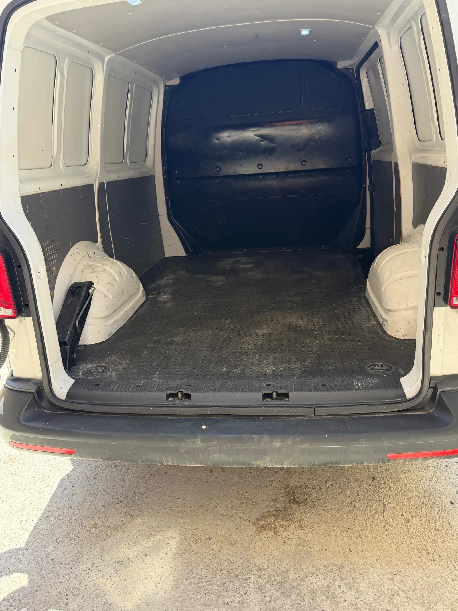 VW T6 Товарен, снимка 4 - Бусове и автобуси - 56417869