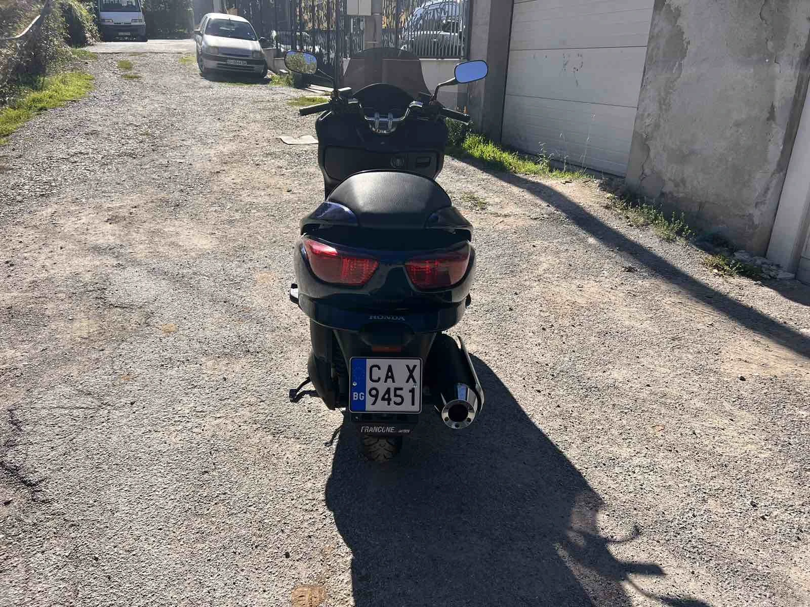 Honda Forza  - изображение 8