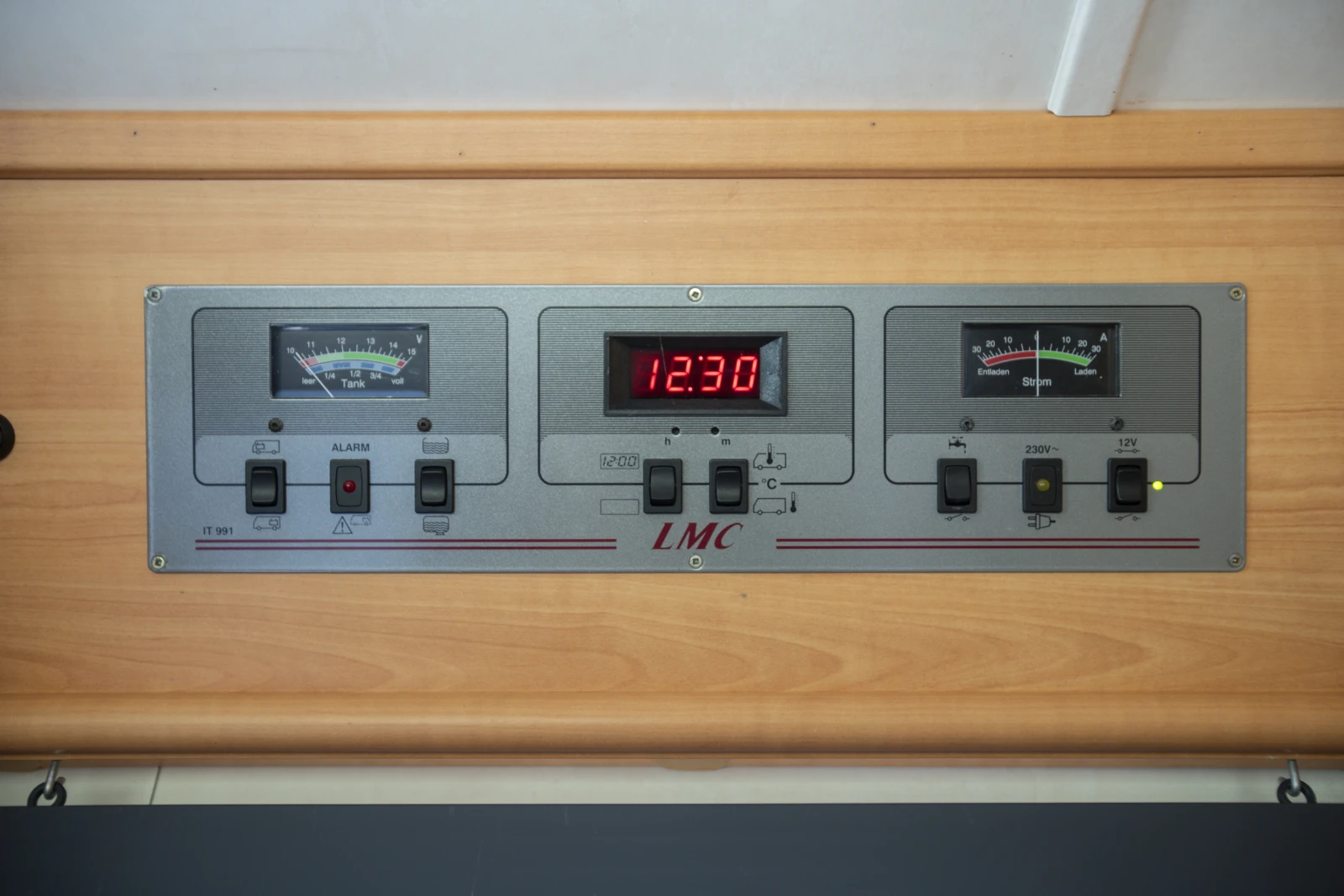 Кемпер LMC LIBERTY 6650 TI, снимка 8 - Каравани и кемпери - 55682425