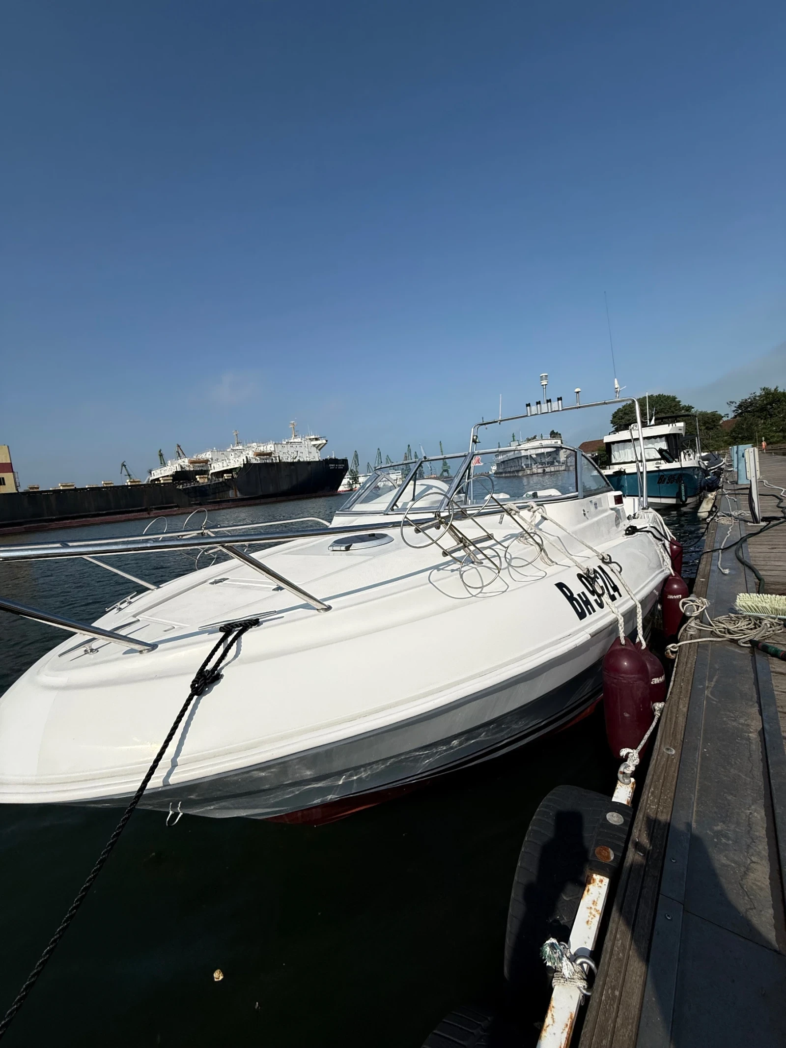 Моторна яхта Quicksilver 620 Flamingo