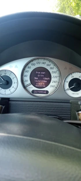 Mercedes-Benz E 320, снимка 10