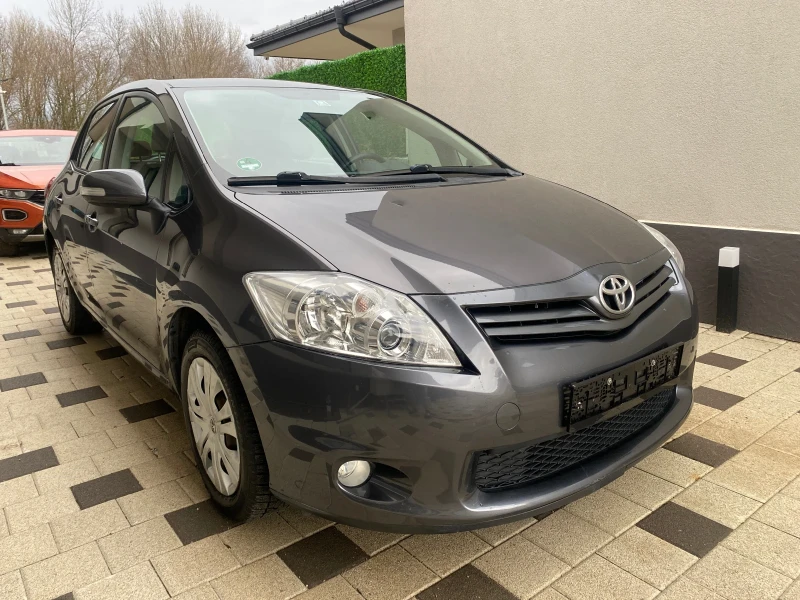 Toyota Auris 1, 6 Бензин, снимка 3 - Автомобили и джипове - 49337124