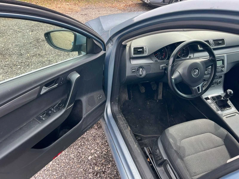 VW Passat 1, 4турбо, снимка 12 - Автомобили и джипове - 52424106