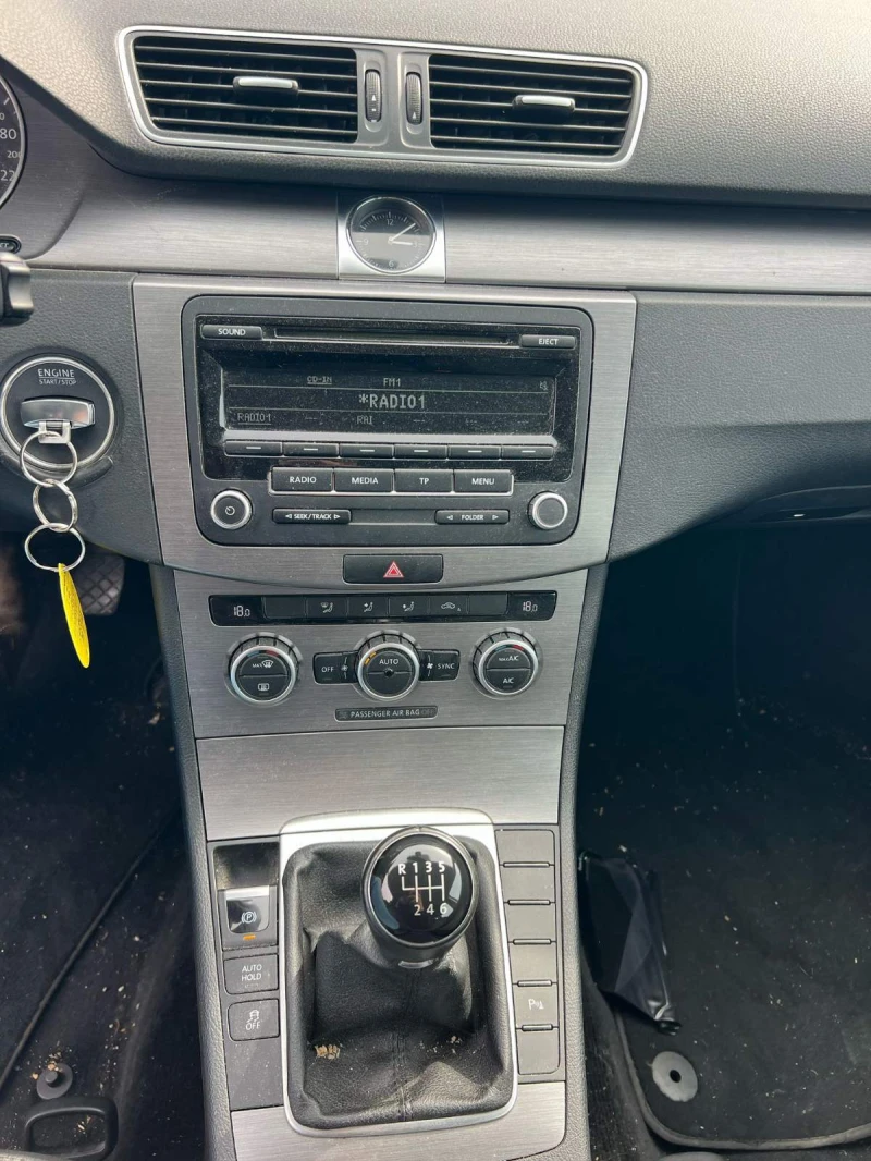 VW Passat 1, 4турбо, снимка 13 - Автомобили и джипове - 52424106