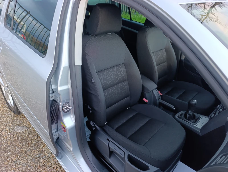 Skoda Octavia 1.6-TDi, снимка 16 - Автомобили и джипове - 52532341