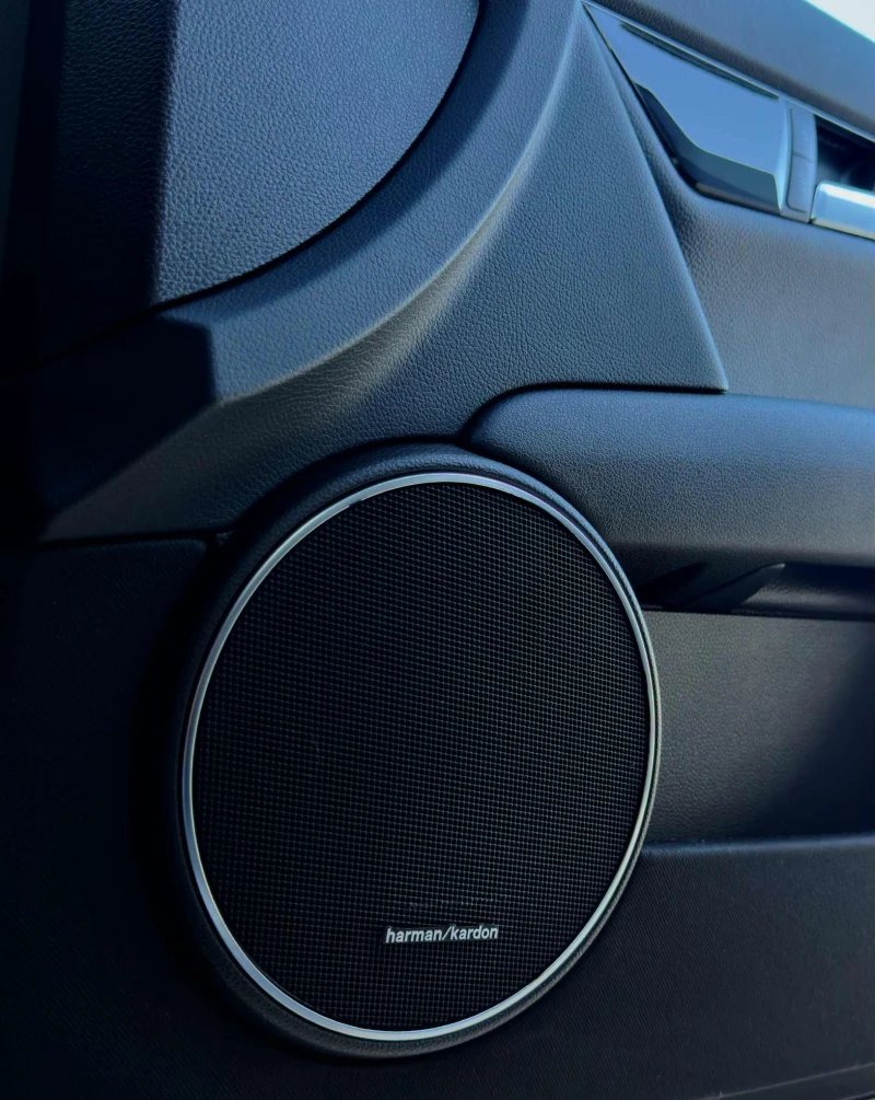 Mercedes-Benz C 300 AMG   РЕАЛНИ км   Harman Kardon   LED   Шибедах, снимка 14 - Автомобили и джипове - 52948360