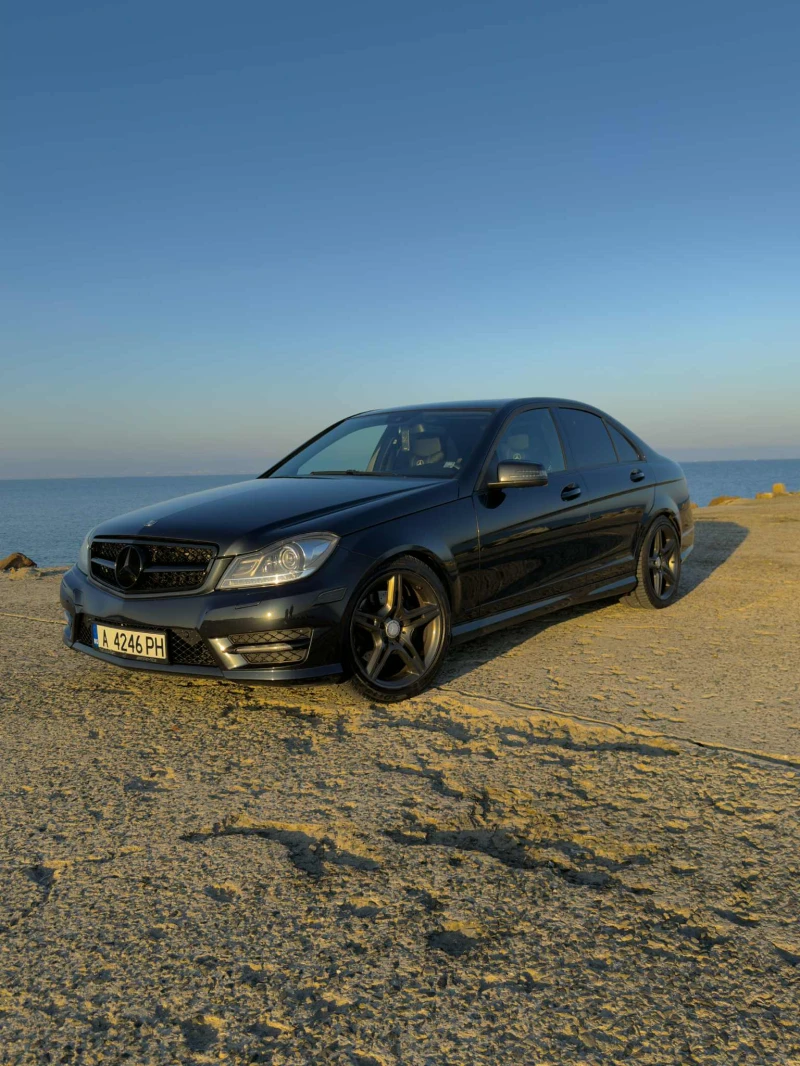 Mercedes-Benz C 300 AMG   РЕАЛНИ км   Harman Kardon   LED   Шибедах