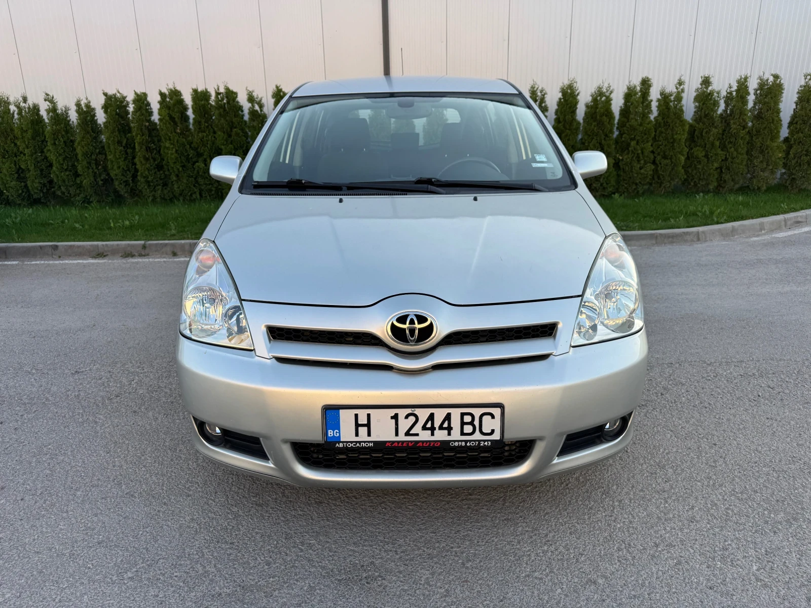 Toyota Corolla verso 2.2D-4D/6ск./6+ 1м/Регистриран/Обслужен!!! - изображение 2