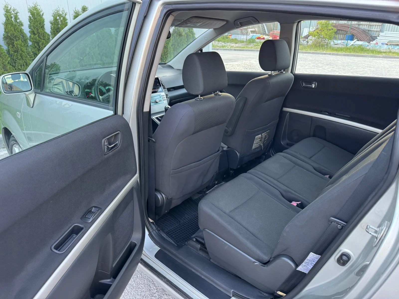 Toyota Corolla verso 2.2D-4D/6ск./6+ 1м/Регистриран/Обслужен!!! - изображение 9