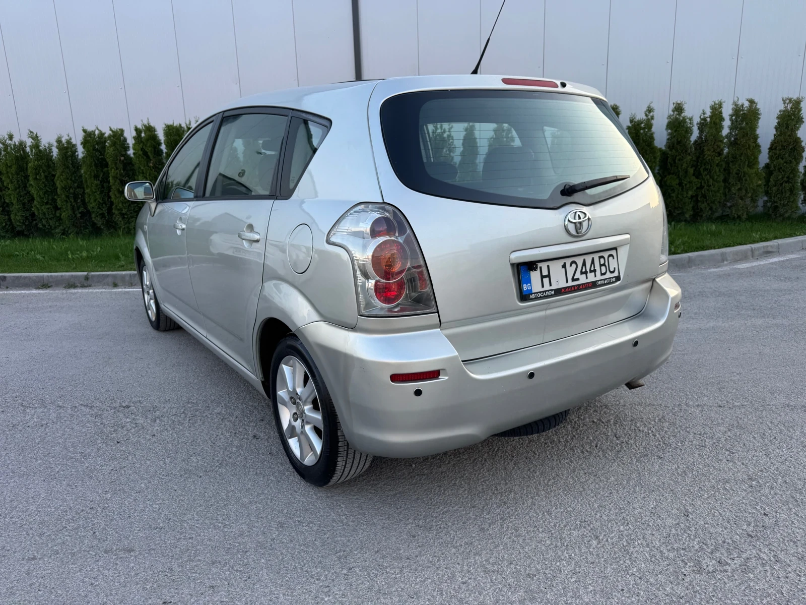 Toyota Corolla verso 2.2D-4D/6ск./6+ 1м/Регистриран/Обслужен!!! - изображение 5