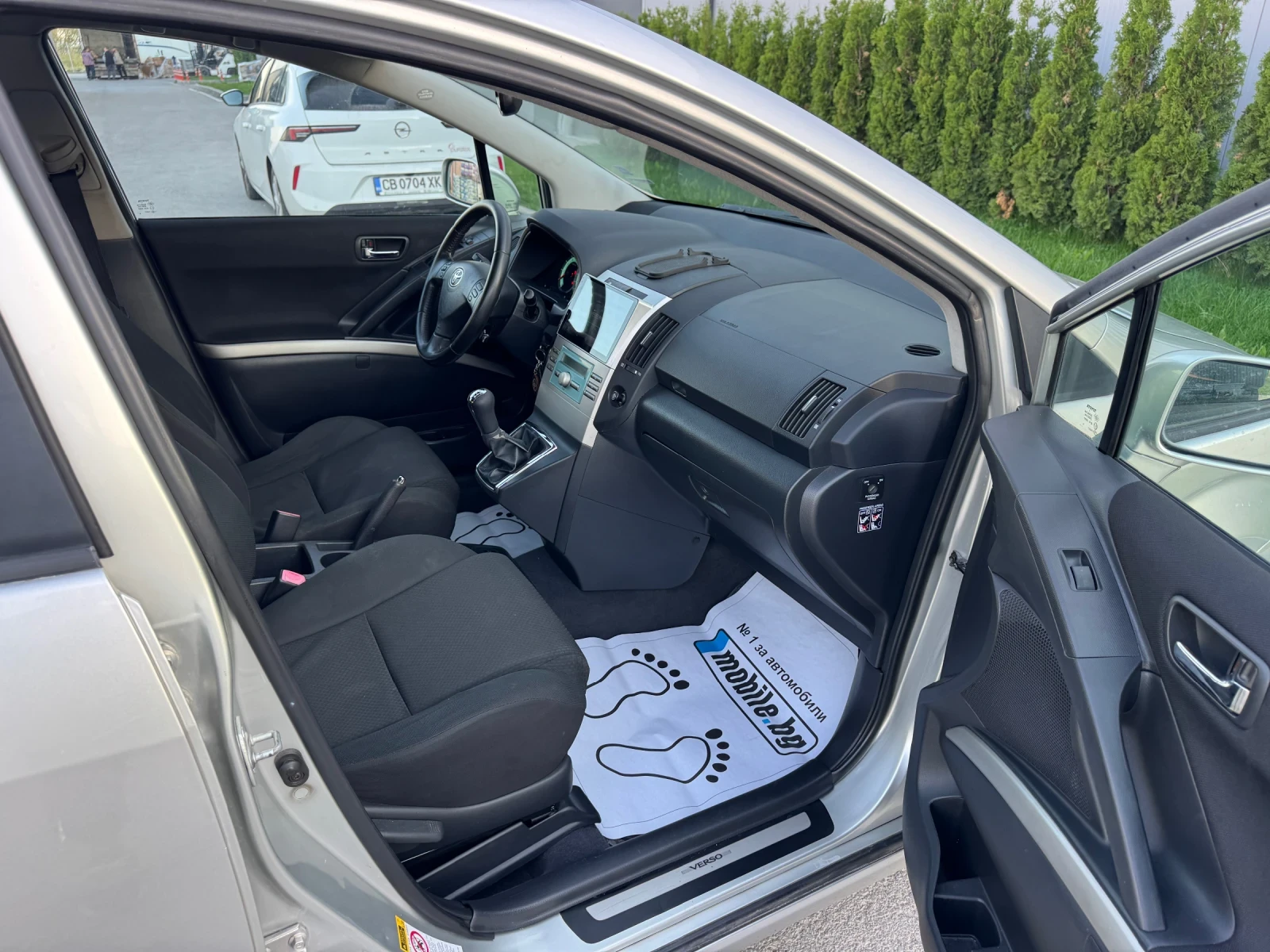Toyota Corolla verso 2.2D-4D/6ск./6+ 1м/Регистриран/Обслужен!!! - изображение 10
